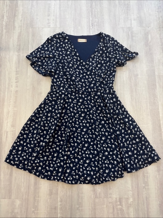 Altar'd State Dresses & Skirts - Altar'd State Navy and White Floral Midi Dress size Small